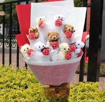 9 adet ay�c�ktan buket ve 9 adet yapay g�l